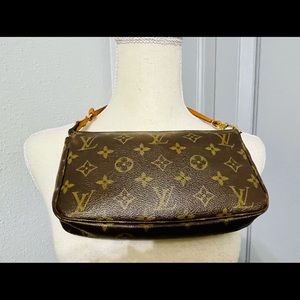 Authentic Louis Vuitton Pochette